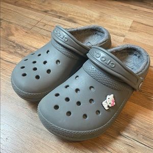 Gray lined Croc Clog - women’s 6